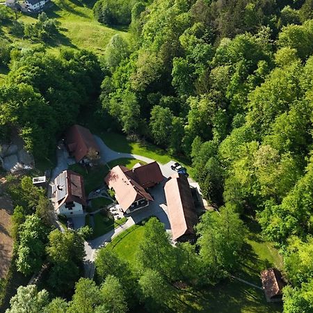 Domacija Seruga Countryside Hotel نوفو ميستو المظهر الخارجي الصورة