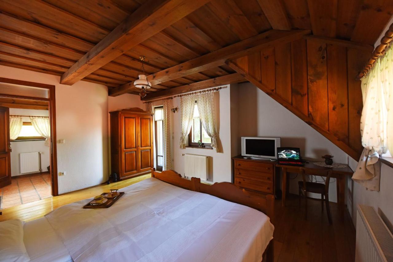 Domacija Seruga Countryside Hotel نوفو ميستو المظهر الخارجي الصورة