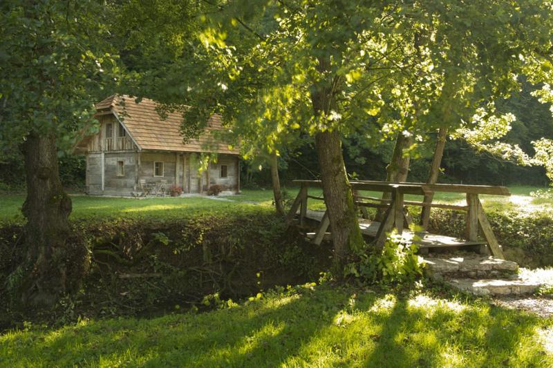 Domacija Seruga Countryside Hotel نوفو ميستو المظهر الخارجي الصورة