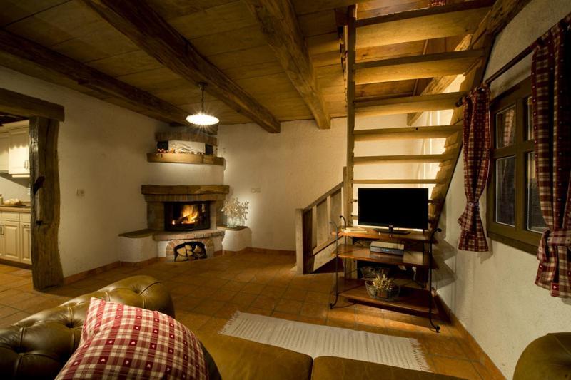 Domacija Seruga Countryside Hotel نوفو ميستو المظهر الخارجي الصورة