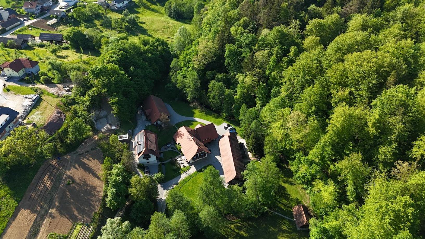 Domacija Seruga Countryside Hotel نوفو ميستو المظهر الخارجي الصورة