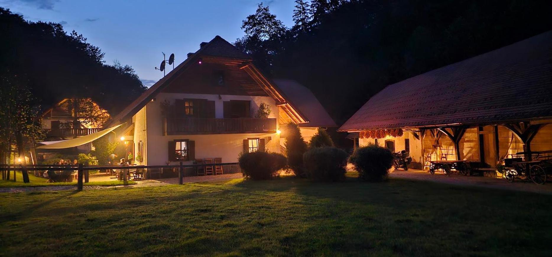Domacija Seruga Countryside Hotel نوفو ميستو المظهر الخارجي الصورة