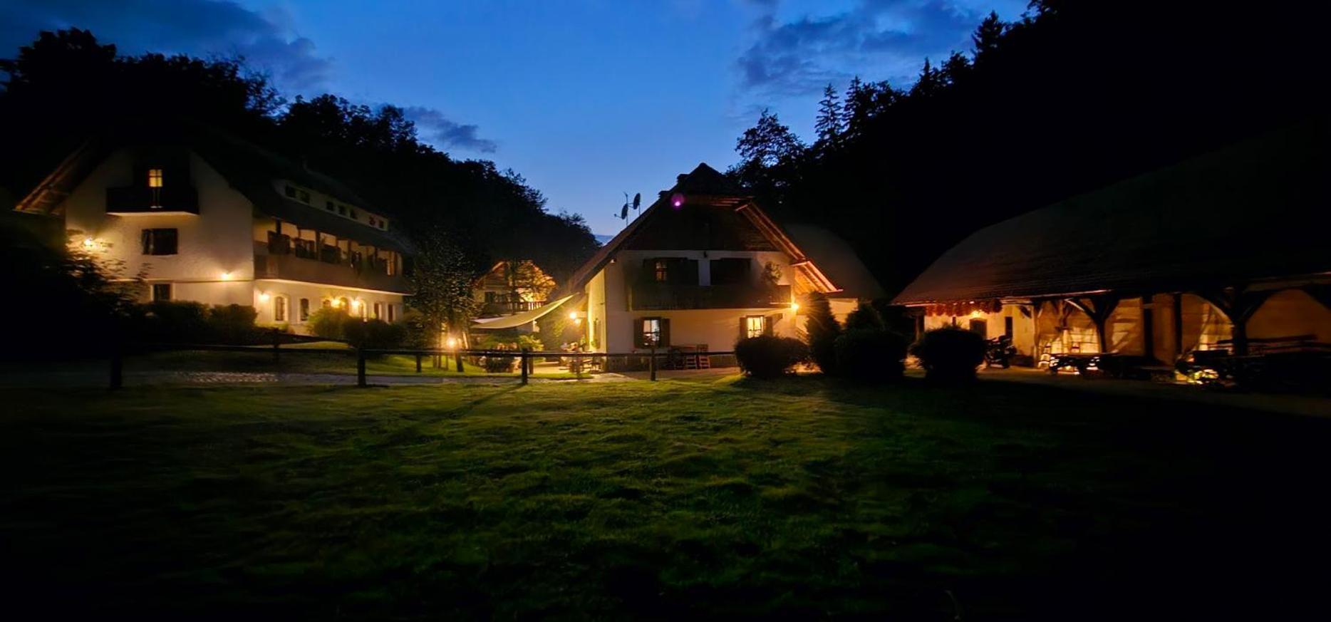 Domacija Seruga Countryside Hotel نوفو ميستو المظهر الخارجي الصورة